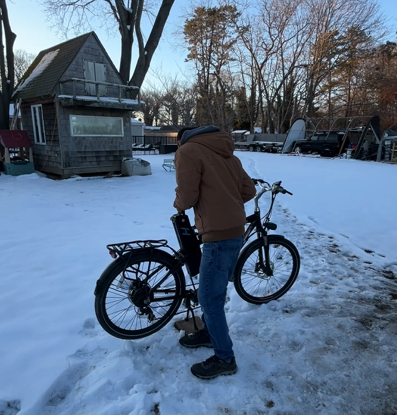 Hyperion's battery swapping into an ebike